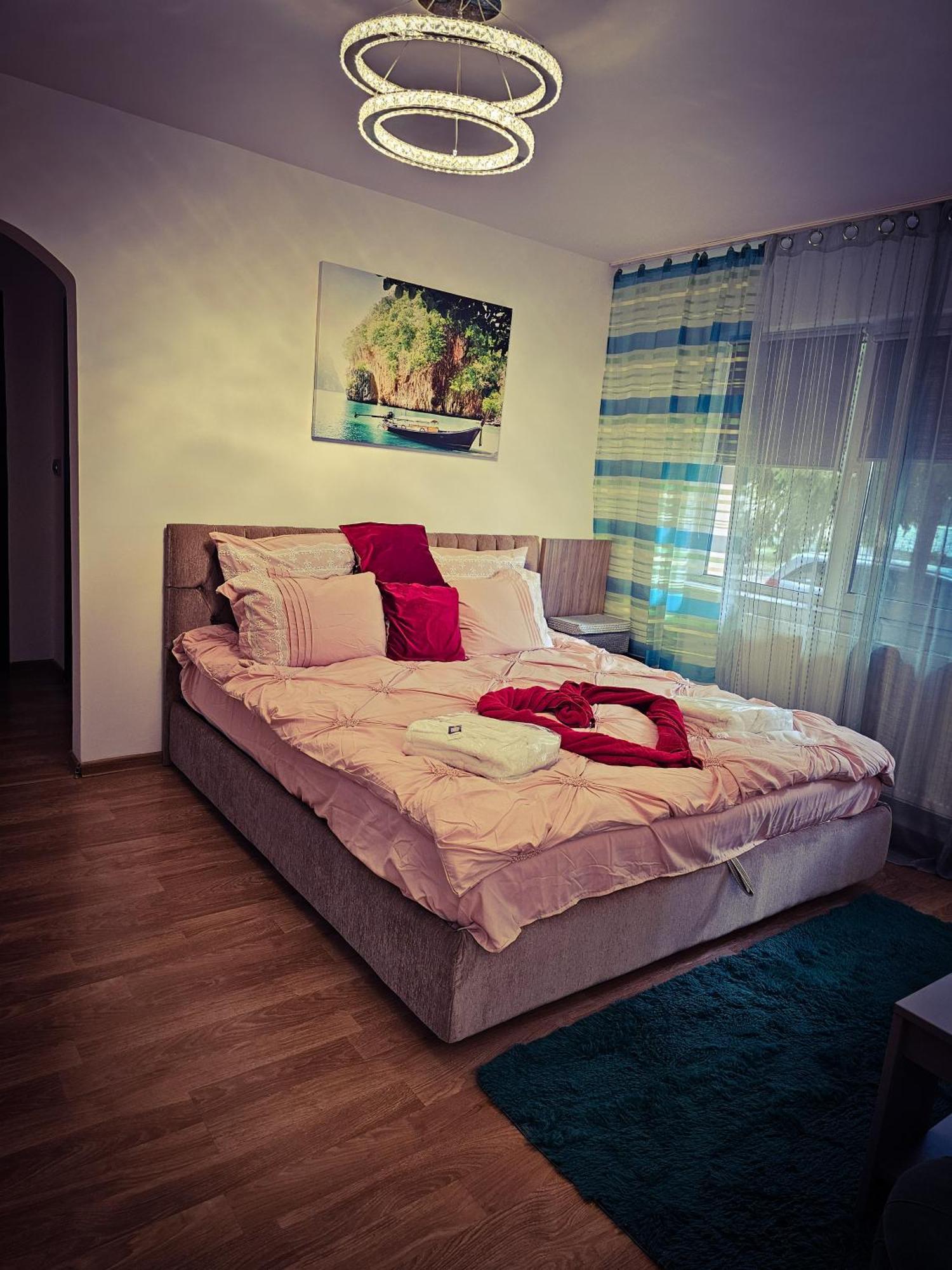 Mony Apartaments Roman Exterior photo